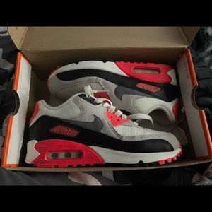 Nike air max . Look brand new . Size 5